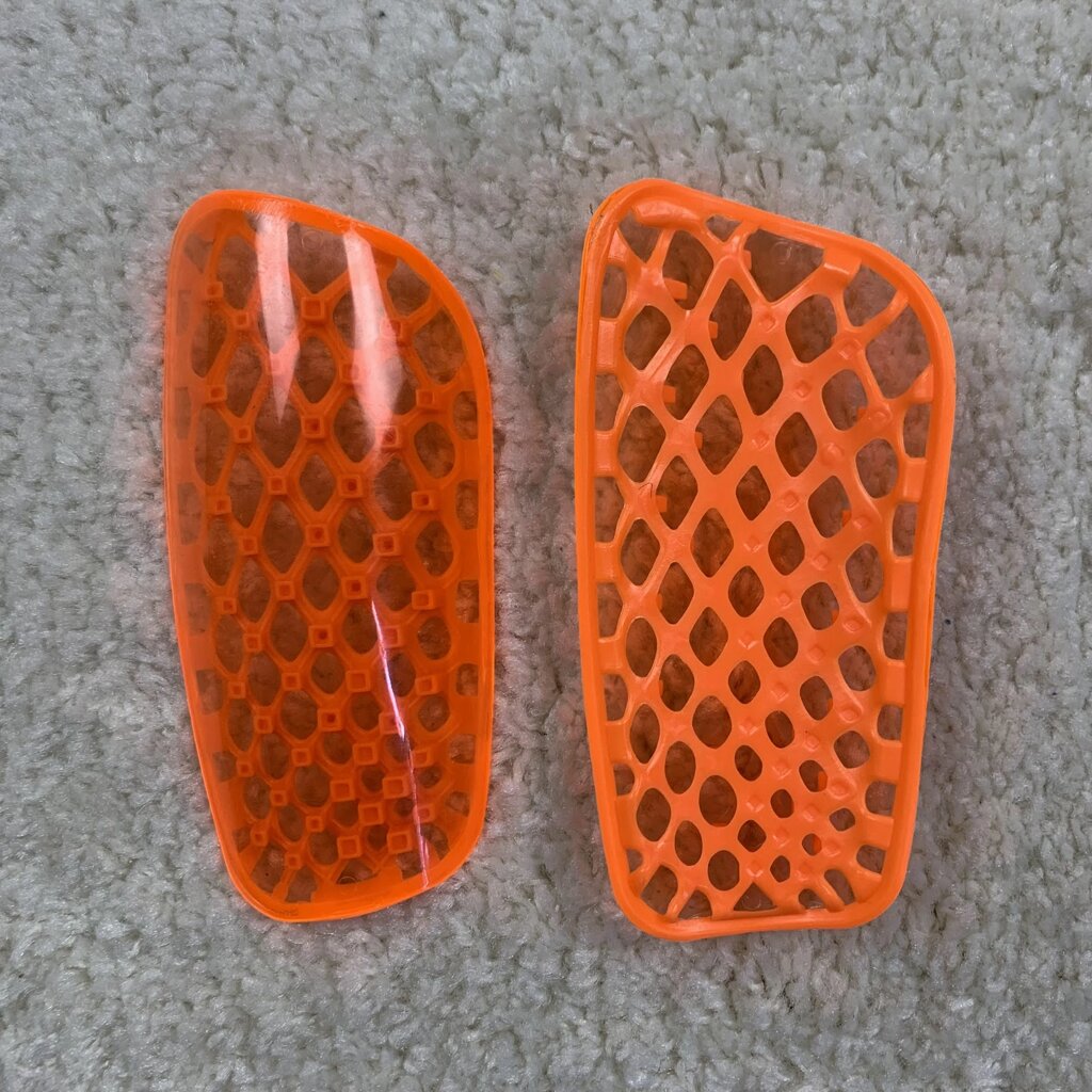 Щитки футбольні підліткові прозорі помаранчеві від компанії Інтернет-магазин молодіжного одягу "Bagsmen" - фото 1
