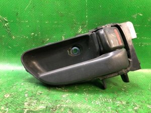 Ручка дверей внутрішня передня. прав. subaru forester SG 02-07 61051SA001ML