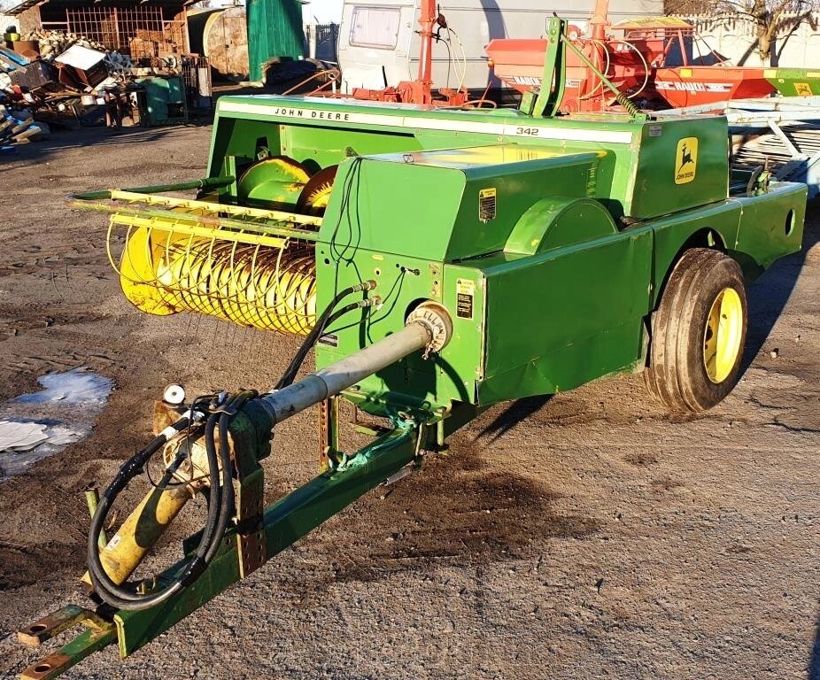 Прес-підбирач тюковий John Deere 342 - огляд