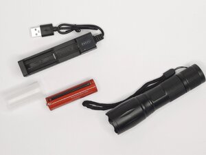 Акумуляторний ліхтарик BF-027 18650 ручний з зумом + АКБ, ЗП