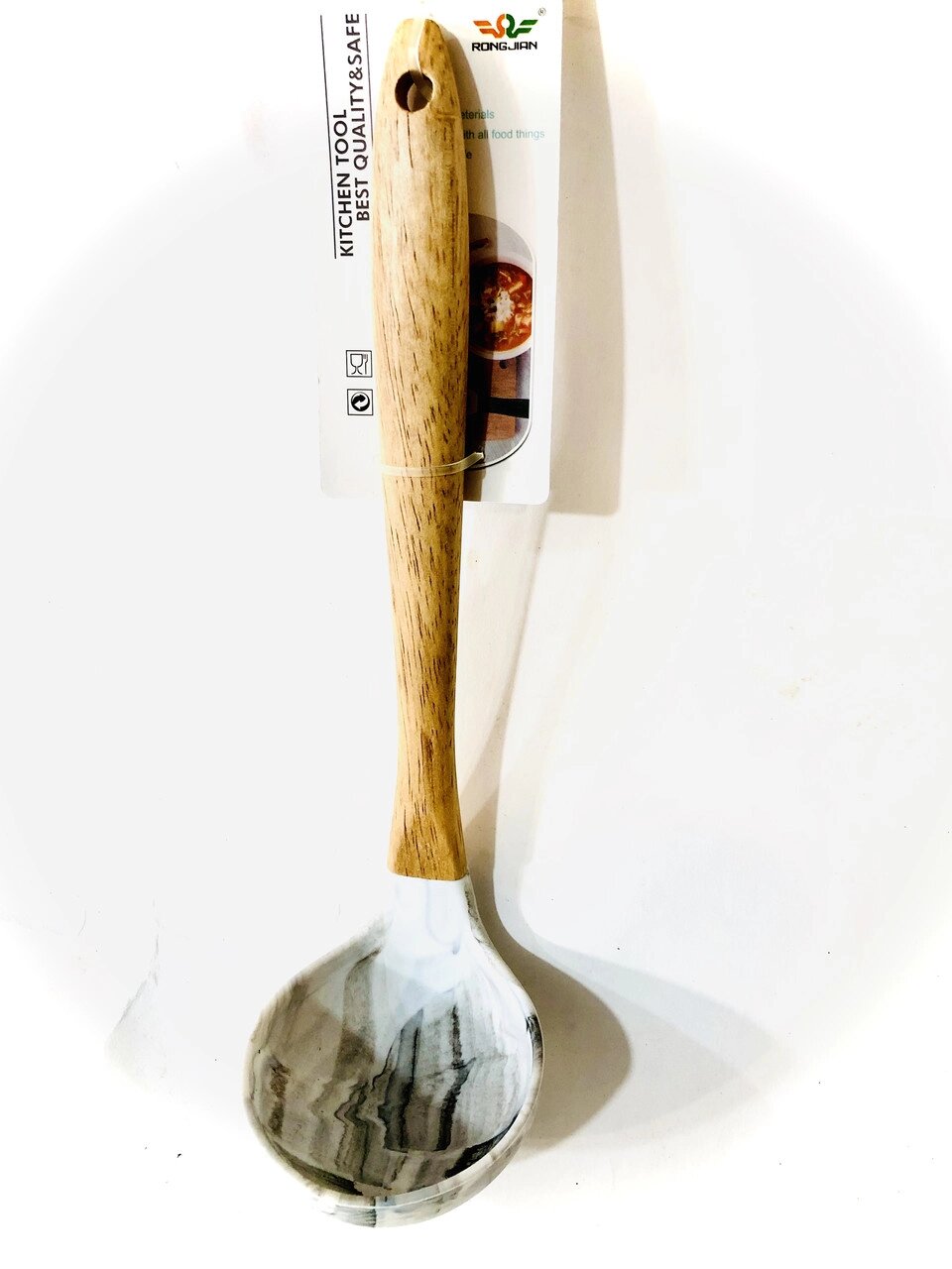 Ополоник силіконовий під мармур із дерев'яною ручкою та петлею для підвішування 28 см від компанії ВсеСам - все для дому та саду - фото 1