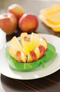 Спеціальний кухонний ніж яблукорізка для нарізки яблука часточками у вигляді яблука