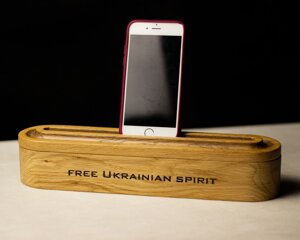Функціональна підставка для мобільного телефону + органайзер із дерева ручної роботи "Free Ukrainian Spirit"
