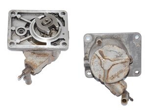 Вакуумний насос 2.5D 2.8DTI на 2 виходи renault master 98-10 (рено мастер) (7701044524, 7701051765)