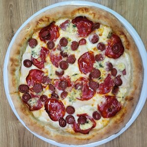 Піца з салямі Чорізо та Дор Блу