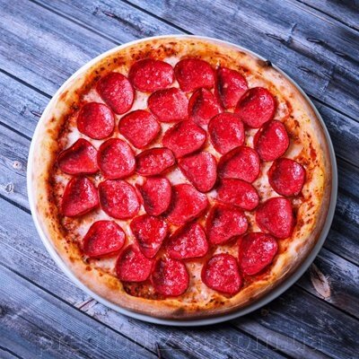 Піца Салямі Мега 50 см 775 г від компанії ПРАЦЮЄМО!Presto Pizza №1 Доставка піци і суші в Луцьку. З 10 до 21.45 - фото 1