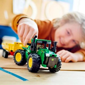 Конструктор LEGO Technic Трактор John Deere 9620R 4WD 390 деталей (42136)