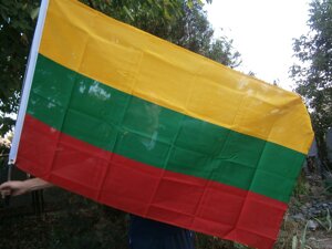 Прапор Литви з металевими люверсами 90 см x 150 см. MFH. Німеччина.