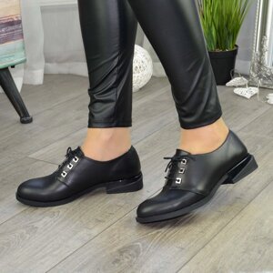 Туфлі жіночі шкіряні на шнурівці, низький хід. Колір чорний