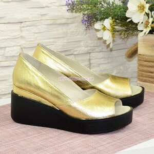 Туфлі жіночі шкіряні з відкритим носком. Колір золото. 37 розмір