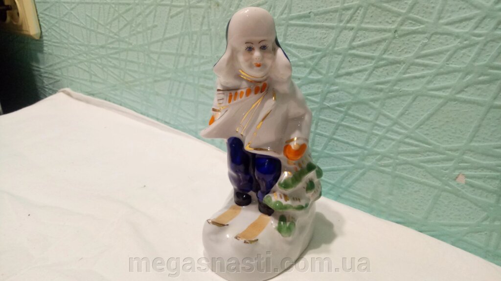 Фарфорова статуетка "Лижник (Хлопчик на Лижах)" Полонський завод художньої кераміки 1952-1955 рік від компанії MEGASNASTI - фото 1