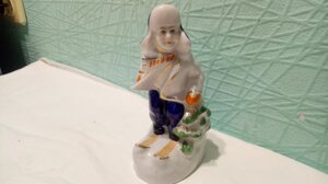Фарфорова статуетка "Лижник (Хлопчик на Лижах) Полонський завод художньої кераміки 1952-1955 рік