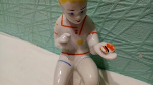 Фарфорова статуетка "Хлопчик з Метеликом" Полонський завод художньої кераміки