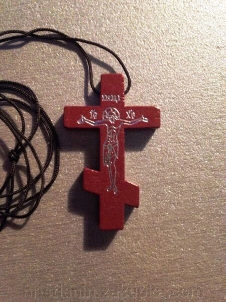 Хрест дерев'яний Натільний шестікінечній на шнурку з срібнім тисненням від компанії ІНТЕРНЕТ МАГАЗИН "ХРИСТИЯНИН" церковне начиння - фото 1
