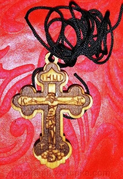 Хрест дерев'яний різьблений з розп'яттям на тасьмі, фігурний 4 см від компанії ІНТЕРНЕТ МАГАЗИН "ХРИСТИЯНИН" церковне начиння - фото 1