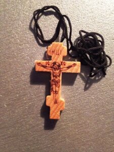 Хрест дерев'яний натільний на тасьмі, з випаленим розп'яттям