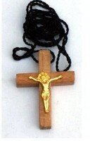 Хрест дерев'яний натільний з пластмасовим розп'яттям на тасьмі