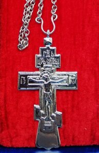 Ієрейський хрест з ланцюгом у футлярі.