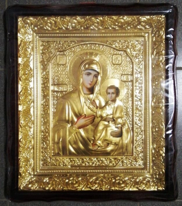 Ікона у дерев’яному фігурному кіоті в ризі, "Іверська" — фото 1