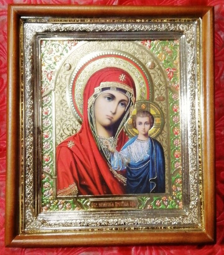 Ікона Казанська, прямий дерев. світлий кіот 195х225х25 мм, зі склом. Усередині золотий оклад — фото 1
