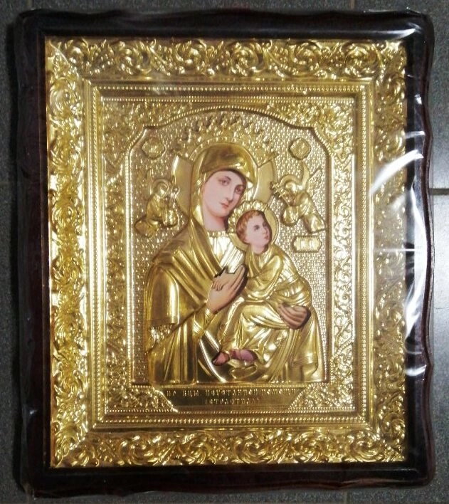 Ікона у дерев’яному фігурному кіоті в ризі, "Неустанна Поміч" — фото 1