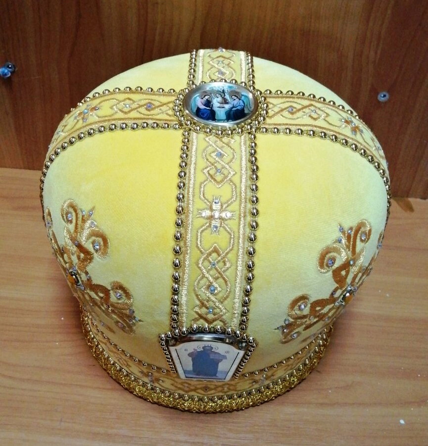 Митра вишита з камінням, жовта, 58 розмір — мініатюра 2