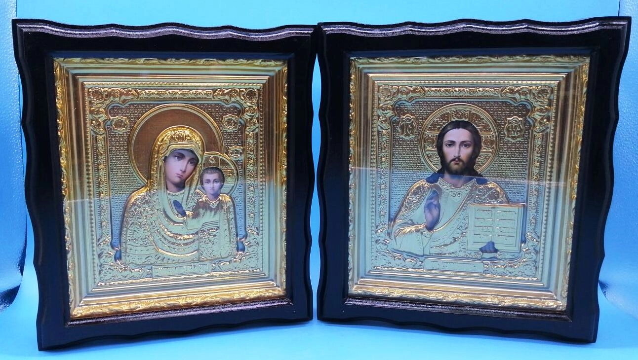 Ікони пара дерев'яний кіот, фігурна рама в ризах 25х27 см. — фото 1