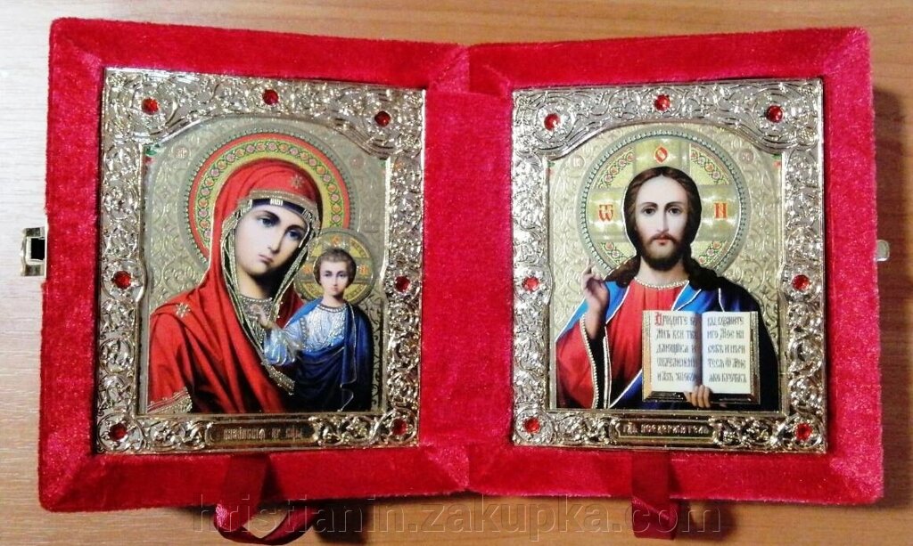 Складень червоний оксамитовий, з іконами що виймаються, 10х12 см. від компанії ІНТЕРНЕТ МАГАЗИН "ХРИСТИЯНИН" церковне начиння - фото 1