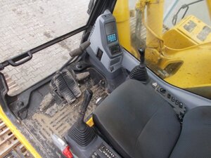 Екскаватор Komatsu PC600LC-8 на гусеничному ходу