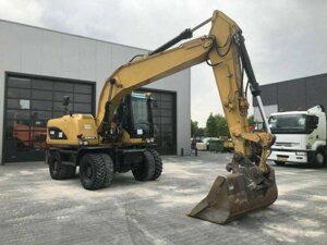 Колісний екскаватор Caterpillar M318D.