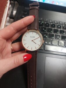 Стильні жіночі годинники коричневого кольору
