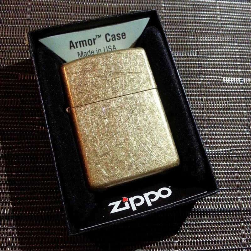 Запальничка Zippo Armor Tumbled Brass 28496 (28496) від компанії Інтернет-магазин Present4you - фото 1