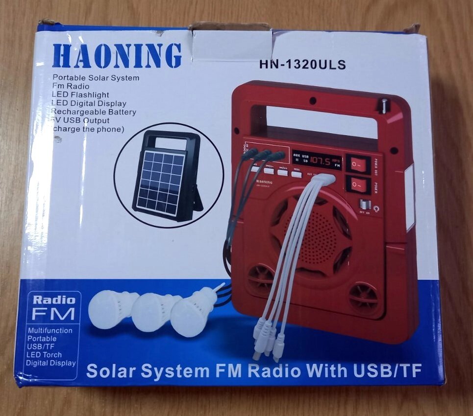 Б/у сонячна панель з FM радіо Haoning HN-1320ULS, TF / USB, динамік, світлодіодний ліхтарик, power Bank, дисплей від компанії ПО СПЕЦАНТЕННИ Зв'язок без перешкод! - фото 1