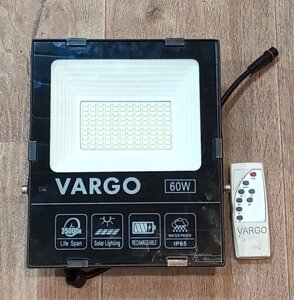 На запчастини б/у LED світильник 60Вт з акумулятором 16000мAч, пульт ДУ