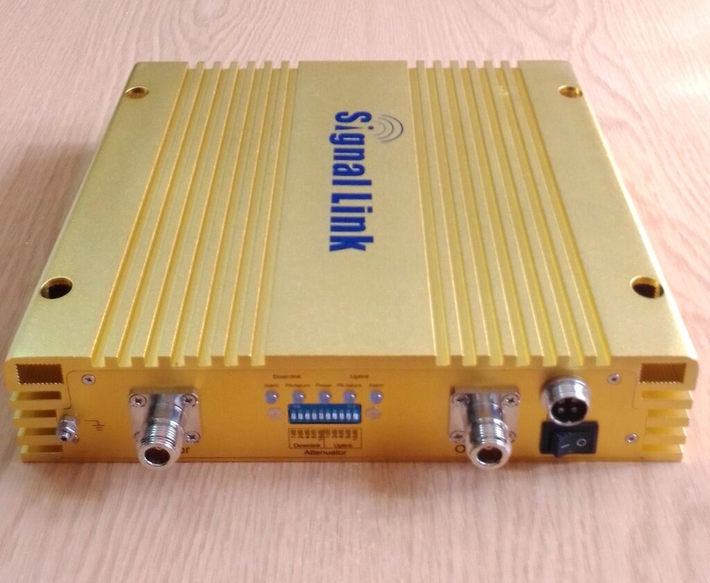 Підсилювач зв&#039;язку Huaptec F / S-9027-g PRO 900 МГц з захистом мережі. Величезна площа покриття (2000-4000 кв. М). - роздріб