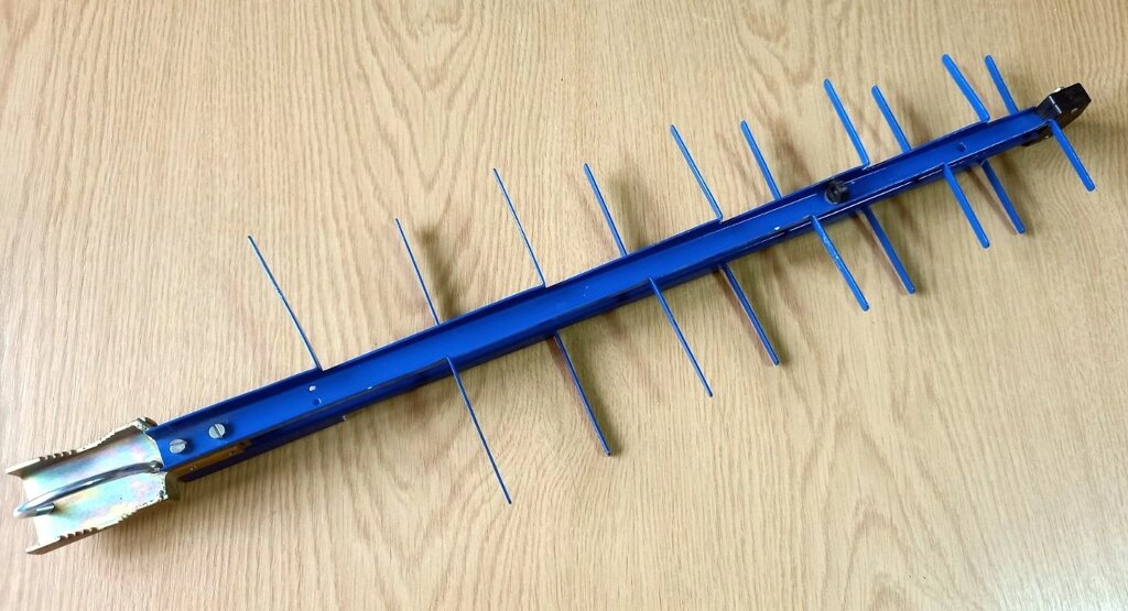 Уцінка. Антена логоперіодична LG-10 GSM 900 (880-960 МГц) 9 дБ, до 25 Вт від компанії ПО СПЕЦАНТЕНИ Зв'язок без перешкод! - фото 1